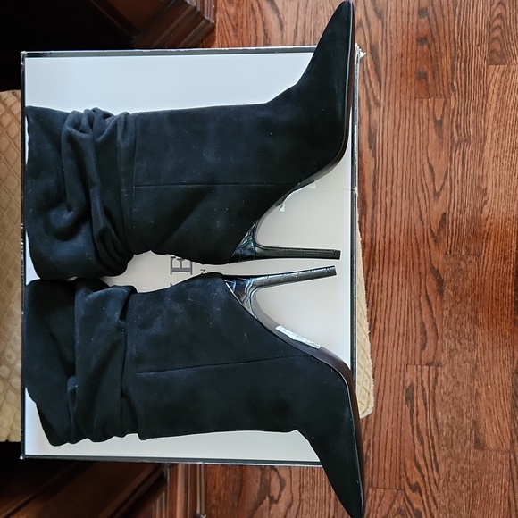 Guess Suede Stiletto Scrunched Booties. Backy - Picture 11 of 16